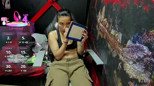 Snapshot of Yaumiko chatting on 11.06.25 Yaumiko online show from 11.06.25