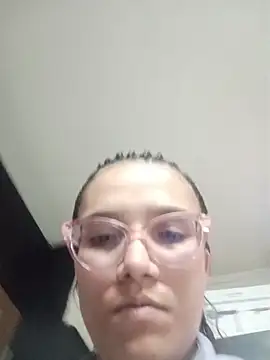 Snapshot of Yaumiko chatting on 11.24.25 Yaumiko online show from 11.24.25