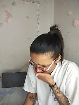 Snapshot of Yaumiko chatting on 02.17.26 Yaumiko online show from 02.17.26