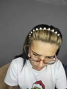 Snapshot of Yaumiko chatting on 06.26.26 Yaumiko online show from 06.26.26