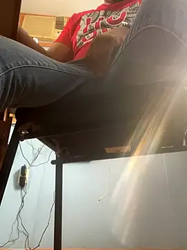 Snapshot of Alvarosexxx chatting on 10.10.25 Alvarosexxx online show from 10.10.25