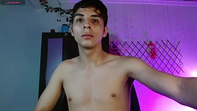 Snapshot of justin_alexxx chatting on 12.04.24 justin alexxx online show from 12.04.24