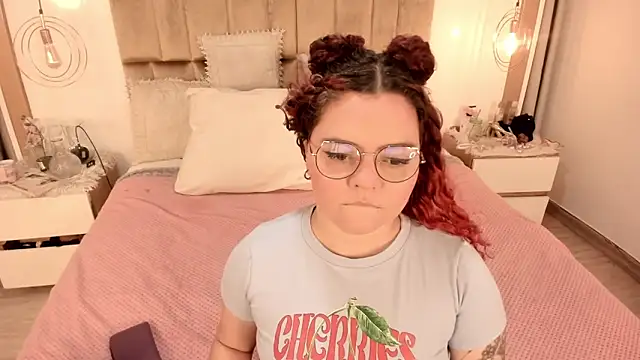 Twwiiggy online show from 02.13.25