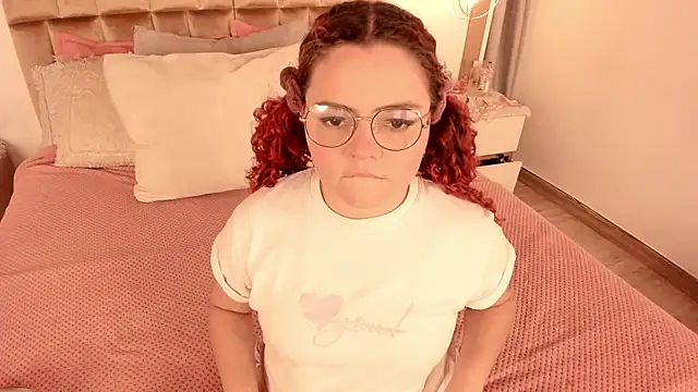 Twwiiggy online show from 02.15.25