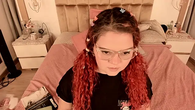 Twwiiggy online show from 02.20.25