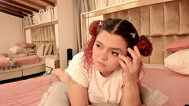 Twwiiggy online show from 02.22.25