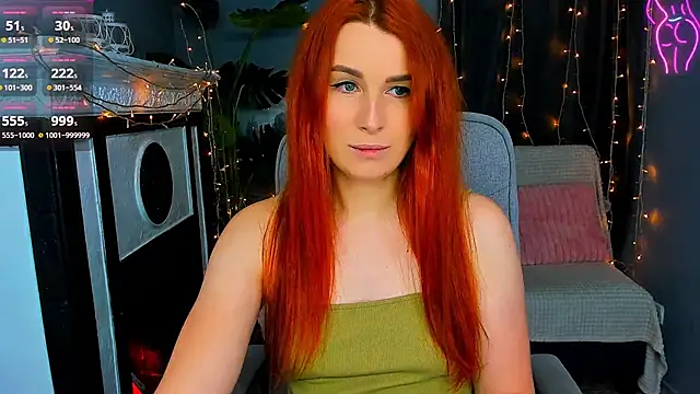 Snapshot of YrKiraXO chatting on 12.08.24 YrKiraXO online show from 12.08.24