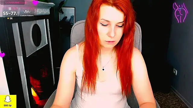 Snapshot of YrKiraXO chatting on 02.02.25 YrKiraXO online show from 02.02.25