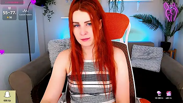 Snapshot of YrKiraXO chatting on 02.04.25 YrKiraXO online show from 02.04.25