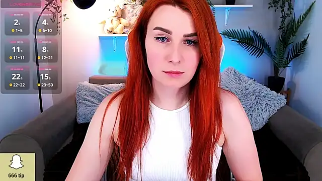 Snapshot of YrKiraXO chatting on 02.28.25 YrKiraXO online show from 02.28.25