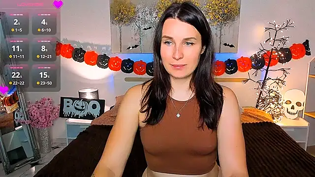 Snapshot of YrKiraXO chatting on 10.22.25 YrKiraXO online show from 10.22.25