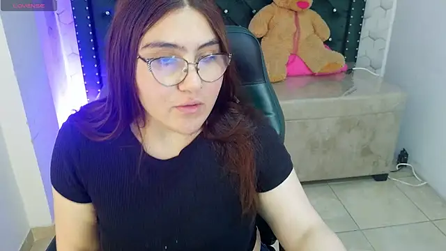 Snapshot of conniejames_m chatting on 05.12.26 conniejames m online show from 05.12.26