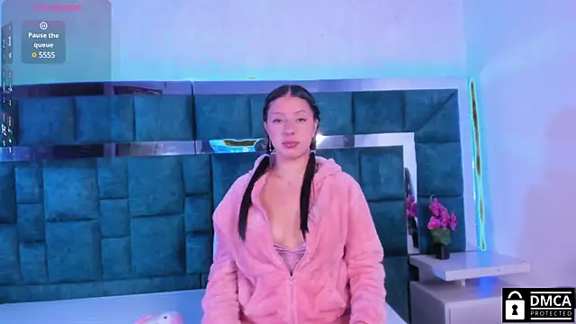 Snapshot of Venus_velez_ chatting on 01.15.25 Venus velez online show from 01.15.25