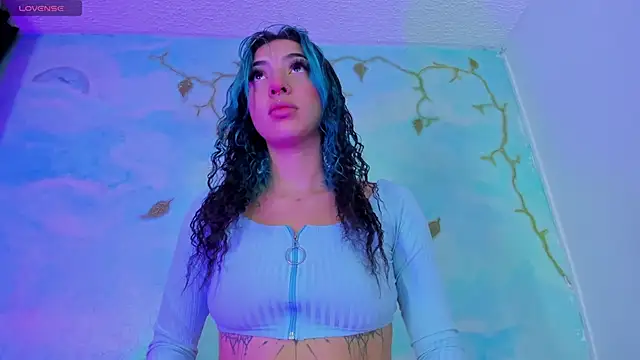 Snapshot of SaturnooStonee chatting on 10.31.25 SaturnooStonee online show from 10.31.25