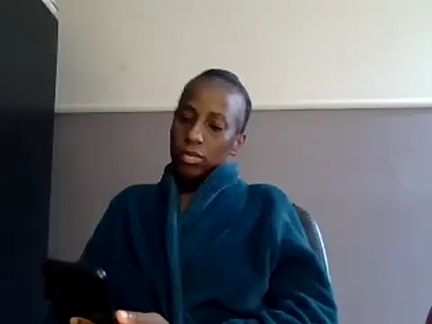 Snapshot of AfricanPrincesss2 chatting on 12.25.24 AfricanPrincesss2 online show from 12.25.24