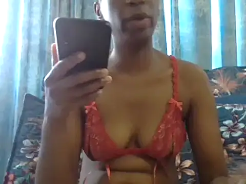 Snapshot of AfricanPrincesss2 chatting on 01.15.25 AfricanPrincesss2 online show from 01.15.25