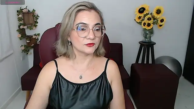 Snapshot of ana_milf chatting on 05.01.26 ana milf online show from 05.01.26