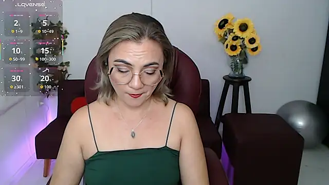 Snapshot of ana_milf chatting on 05.11.26 ana milf online show from 05.11.26