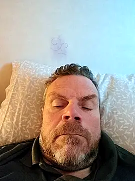 Snapshot of toptugger chatting on 04.14.26 toptugger online show from 04.14.26