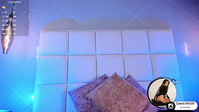 danii hill  online show from 11.11.25