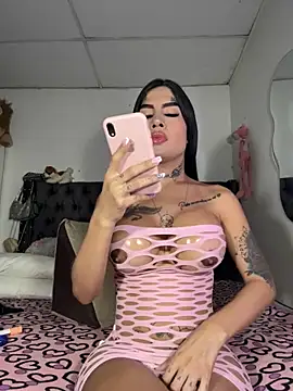 Snapshot of saragill323 chatting on 11.22.25 saragill323 online show from 11.22.25