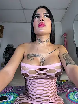 Snapshot of saragill323 chatting on 12.04.25 saragill323 online show from 12.04.25