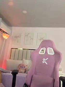 Cristall Bunny online show from 10.24.25