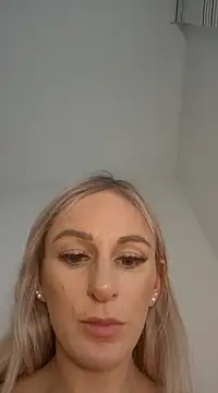 Snapshot of Liana_Lou chatting on 01.19.25 Liana Lou online show from 01.19.25