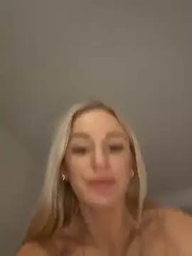 Snapshot of Liana_Lou chatting on 02.02.25 Liana Lou online show from 02.02.25