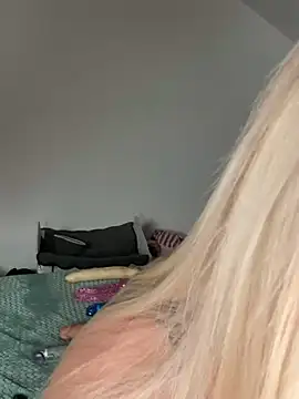 Snapshot of Liana_Lou chatting on 02.28.25 Liana Lou online show from 02.28.25