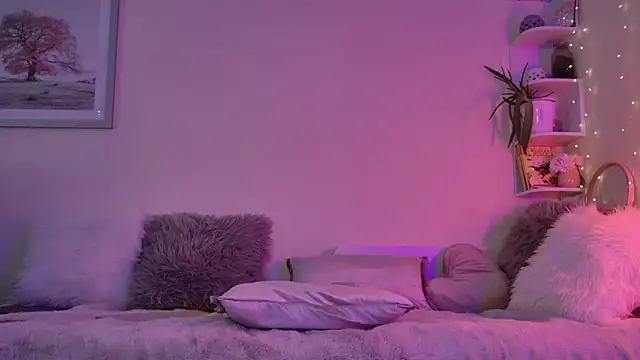 KatBigBum online show from 02.15.25