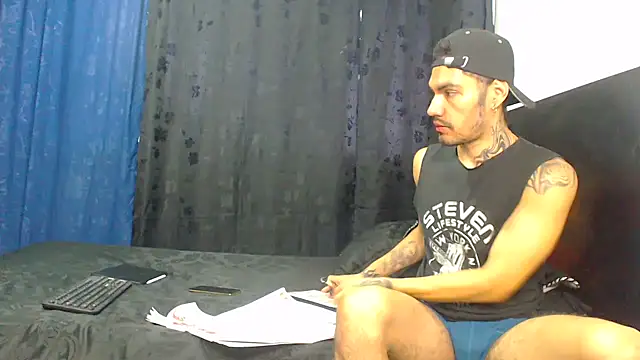 Snapshot of Hot_Sharks_ chatting on 02.09.26 Hot Sharks online show from 02.09.26