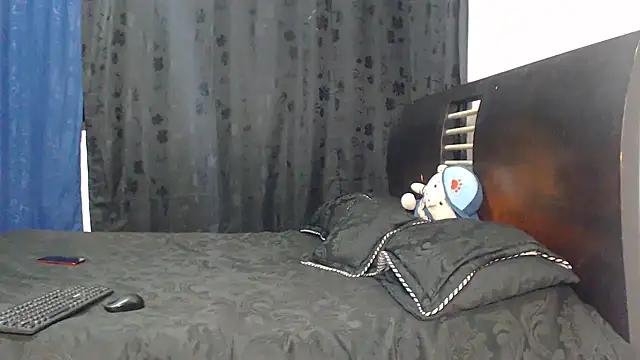 Snapshot of Hot_Sharks_ chatting on 06.28.26 Hot Sharks online show from 06.28.26