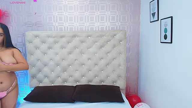 Sara Desire online show from 02.14.25