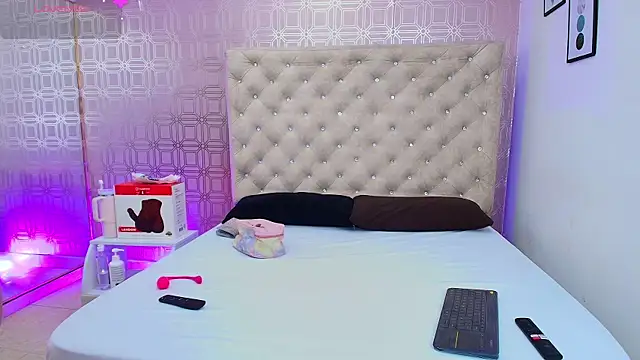 Sara Desire online show from 03.15.25