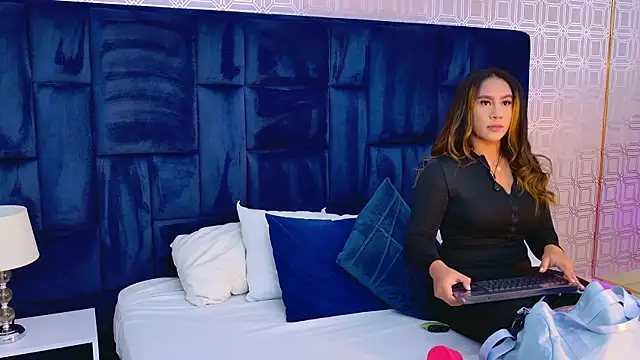 Sara Desire online show from 02.04.26