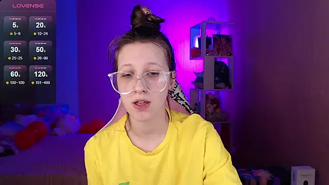 Snapshot of ur_kitty__ chatting on 03.04.25 ur kitty online show from 03.04.25