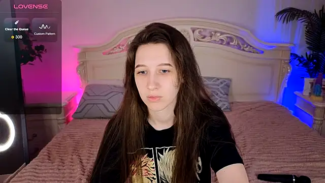 Snapshot of ur_kitty__ chatting on 10.02.25 ur kitty online show from 10.02.25