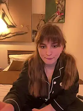 Snapshot of MilaDreamer chatting on 12.24.24 MilaDreamer online show from 12.24.24