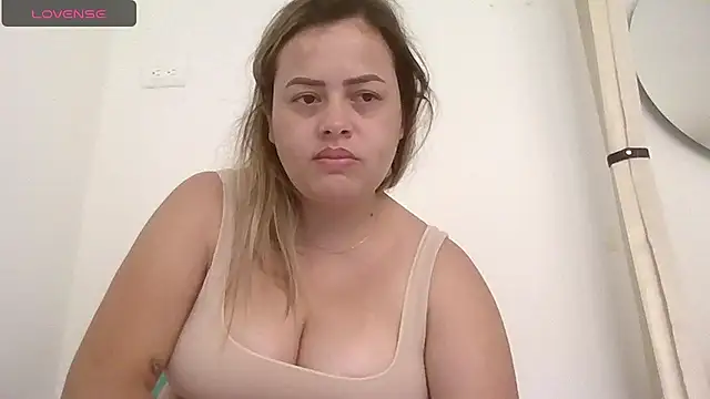 Snapshot of saramartinez1000 chatting on 05.22.26 saramartinez1000 online show from 05.22.26