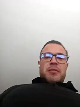 Snapshot of JonnyIronwood chatting on 12.04.24 JonnyIronwood online show from 12.04.24