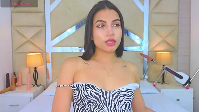 Tiphani walker  online show from 09.25.25