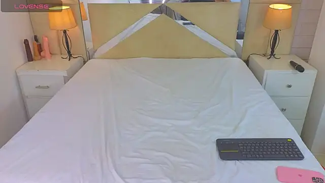 Tiphani walker  online show from 09.27.25