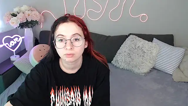 Mini Diva online show from 11.15.25