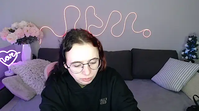 Mini Diva online show from 12.21.25