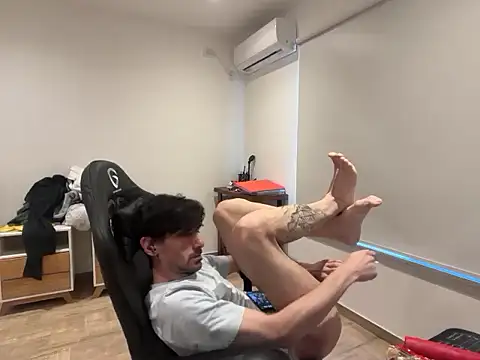 nicolaaaaas online show from 10.20.25