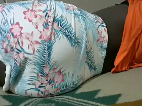 Snapshot of queen_sessely12 chatting on 02.19.25 queen sessely12 online show from 02.19.25