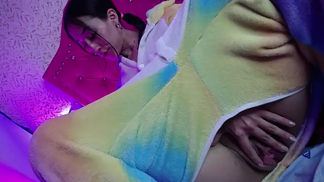 luly pink online show from 02.25.26