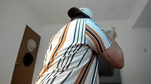 Snapshot of Latin_boy_surprisee chatting on 07.14.26 Latin boy surprisee online show from 07.14.26