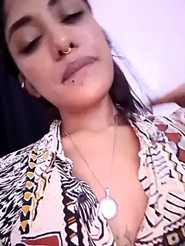 VictoireFeller online show from 10.07.25